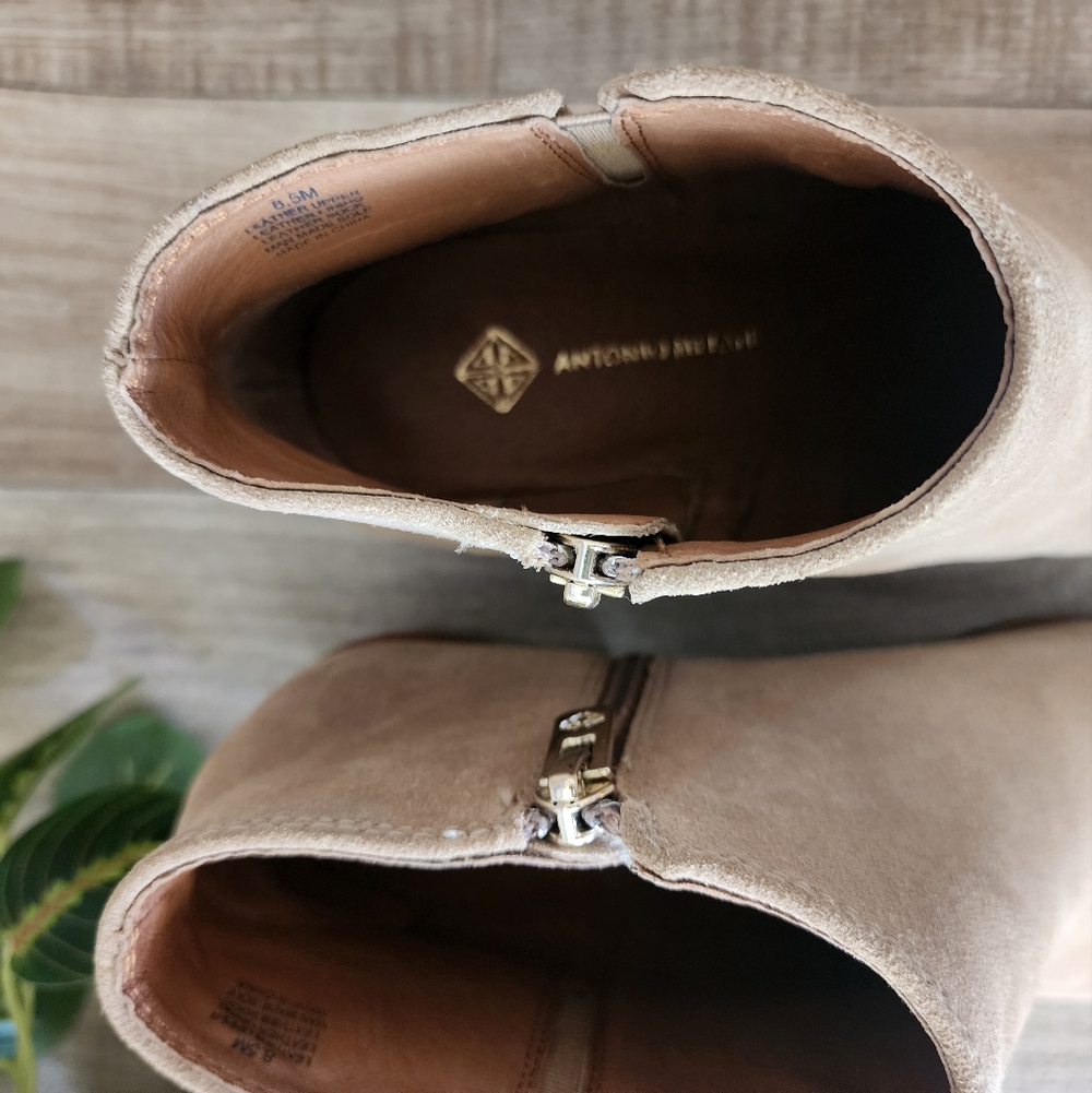 Antonio Melani Light Tan Suede Booties NWT Size 8.5 - Picture 13 of 16